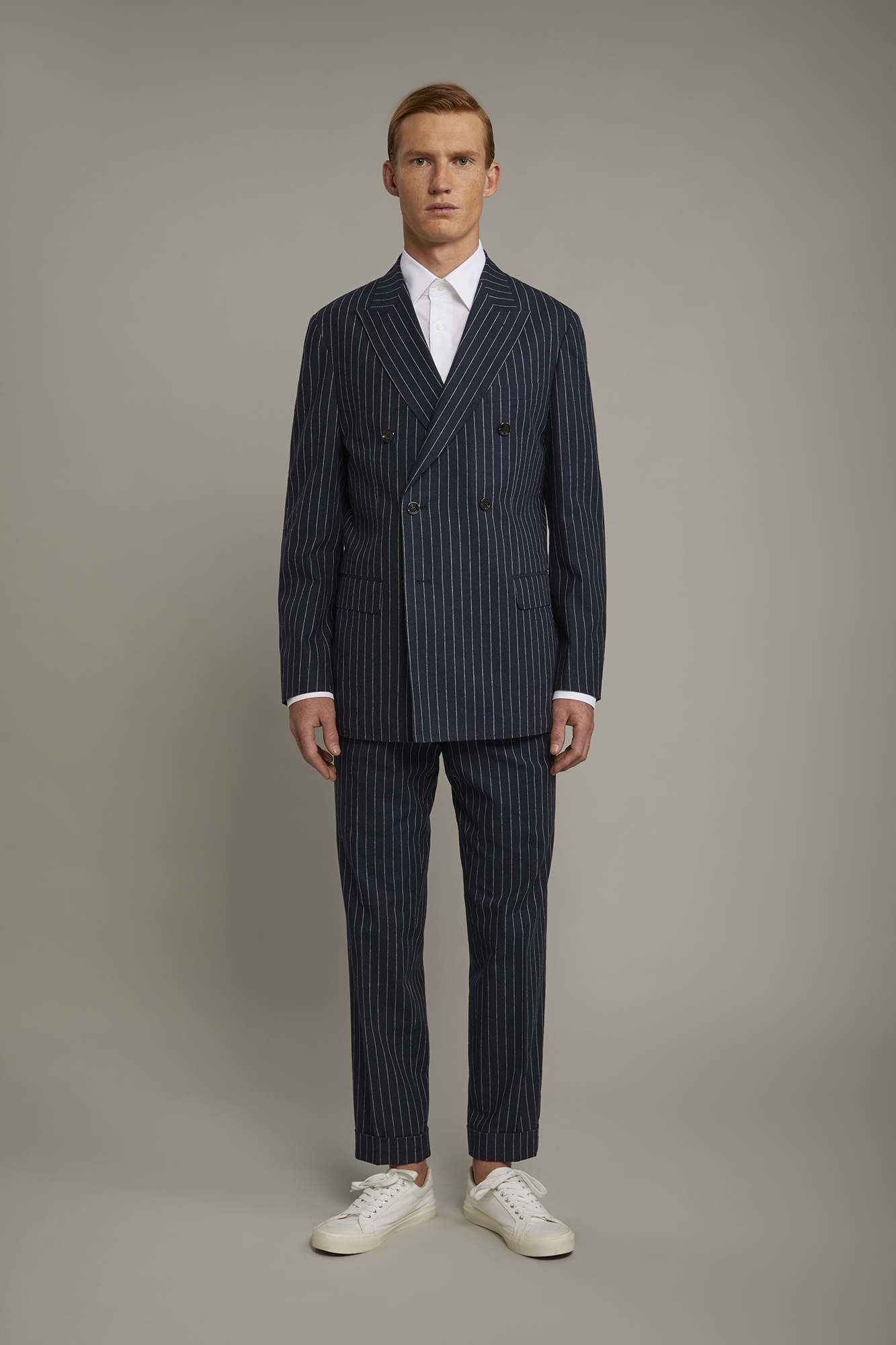 Pantalone classico uomo con doppia pince tessuto lino e cotone con disegno gessato regular fit image number null